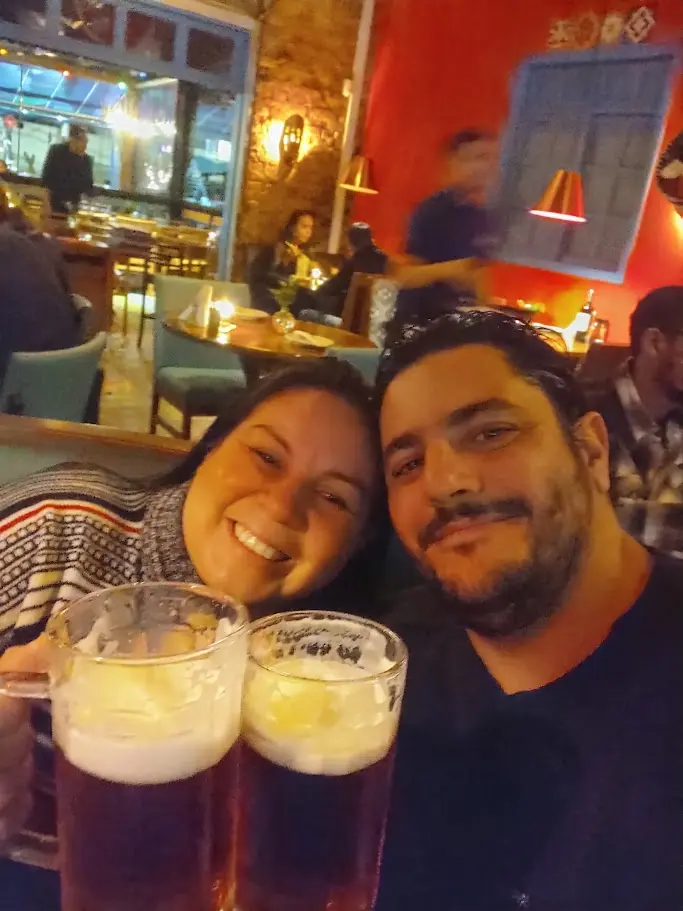 Andrew e sua esposa